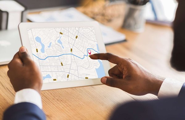 Traceurs GPS : Naviguer entre utilité et vie privée